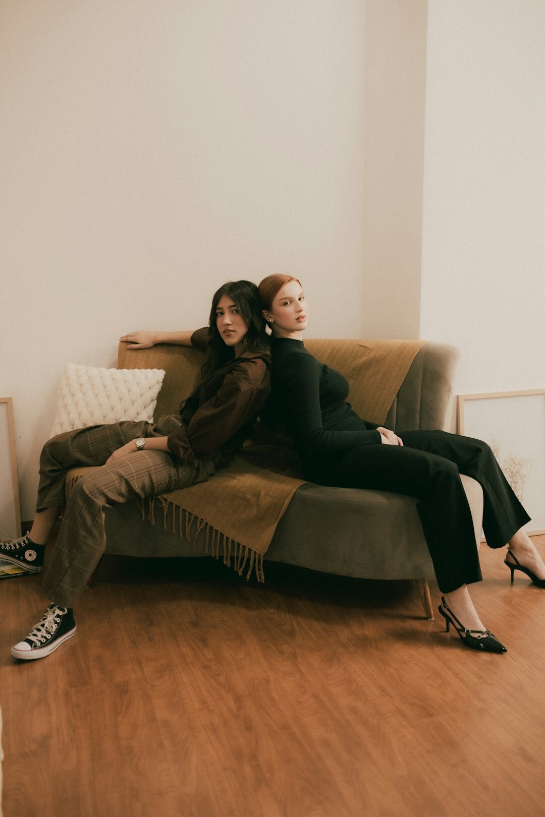 friends cast on couch